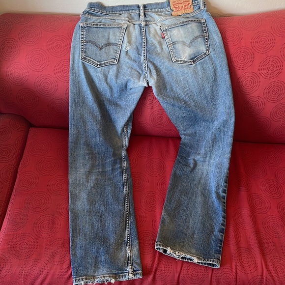 Distressed medium wash Levi’s 514, 34 waist, 32 inseam - Picture 6 of 10